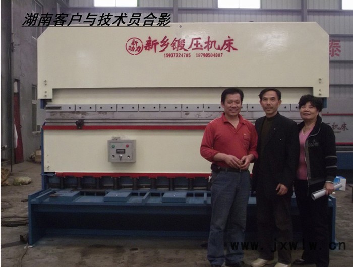 供應(yīng)新動(dòng)力W67Y-4000*200t折彎?rùn)C(jī) 液壓數(shù)控折彎?rùn)C(jī)