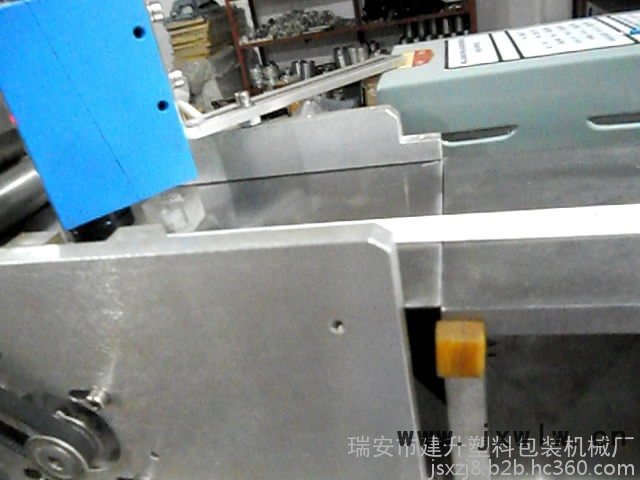 商標(biāo)切割機(jī) 帶類(lèi)商標(biāo)切機(jī)