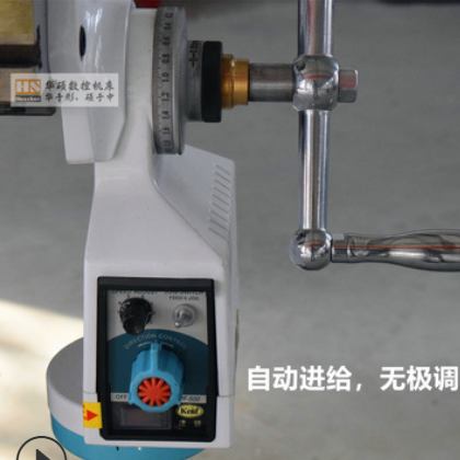 一臺山東炮塔銑床要什么價格？配置三軸數(shù)顯工作臺x走刀平口鉗