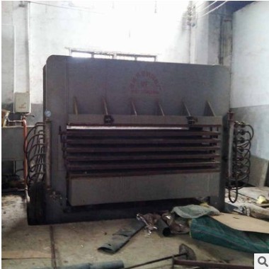 三聚氰胺貼面機 二手刨花板 密度板 免漆板生 產(chǎn)設備貼面熱壓機